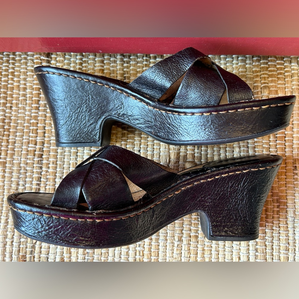 BORN s7 blk leather slide platforms-look NEW-Born quality, comfort, fit & style - Picture 5 of 10